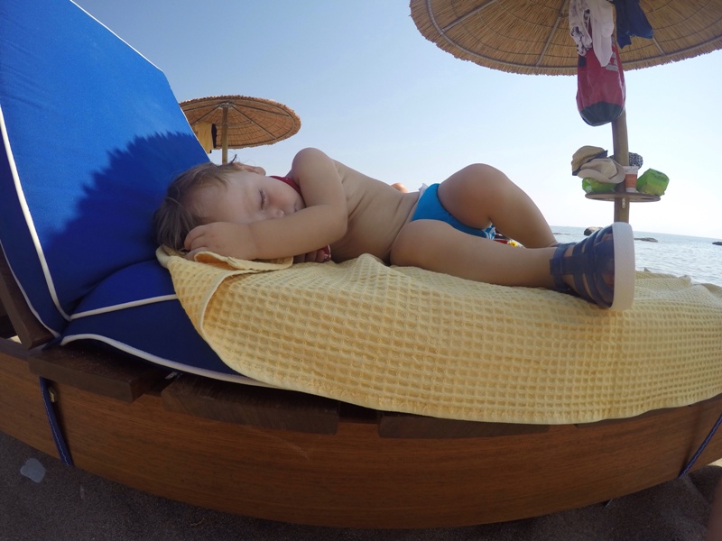 5 ways to help your child sleep on holiday - Escape With Kids
