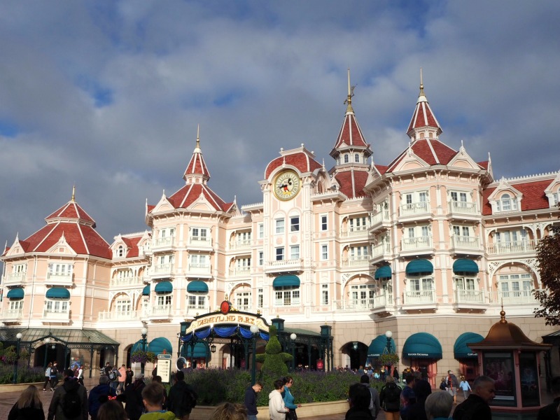 Front view - Day trip to Disneyland Paris