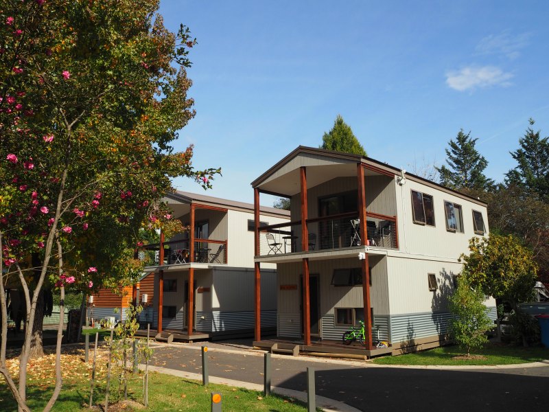 Bright accommodation cabins - luxury two storey townhouses
